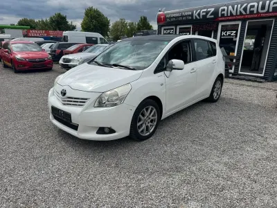 Gebraucht Toyota Verso Executive 147 PS (108 kW) 2010 Weiß Van / Kleinbus