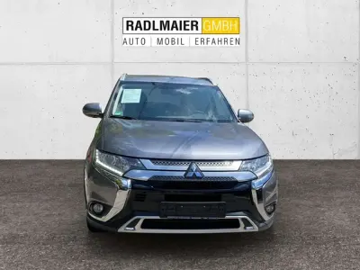 Gebraucht Mitsubishi L Active 150 PS (110 kW) 2019 Platinumgrau Limousine