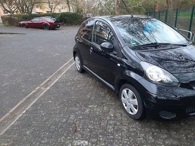 Gebraucht Toyota Aygo 68 PS (50 kW) 2009 Schwarz Kleinwagen