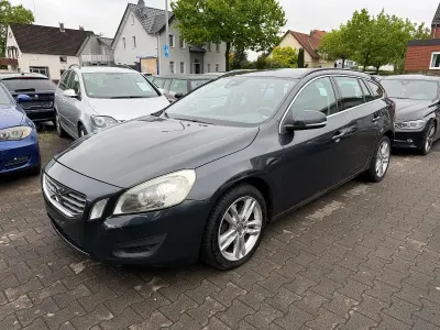 Używany Volvo V60 Momentum 205 KM (150 kW) 2011 Szary Kombi