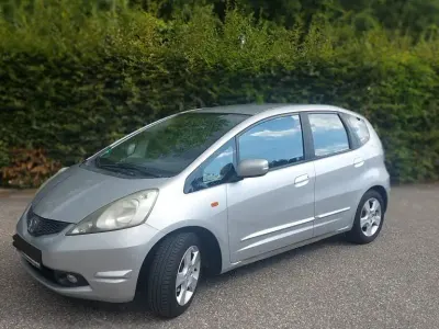 Gebraucht Honda Jazz Trend 90 PS (66 kW) 2010 Silber Kleinwagen