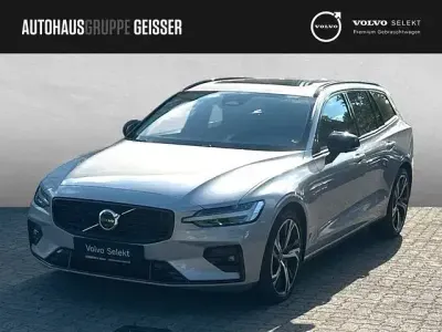 Usado Volvo V60 Plus 197 HP (144 kW) 2025 Prateado Carrinha