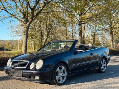 Usata Mercedes CLK320 Edition 218 CV (160 kW) 2003 Blu Cabrio