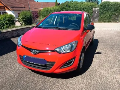 Gebraucht Hyundai i20 86 PS (63 kW) 2013 Rot Kleinwagen
