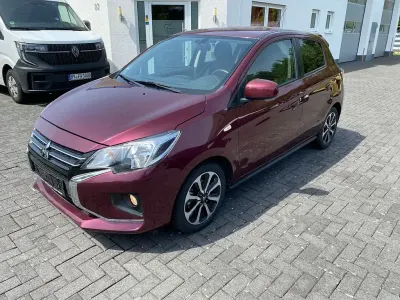 Begagnad Mitsubishi Space Star Select+ 71 HK (52 kW) 2022 Röd Halvkombi