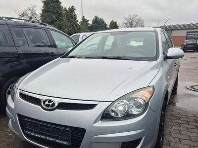 Gebraucht Hyundai i30 Classic 109 PS (80 kW) 2009 Silber Limousine