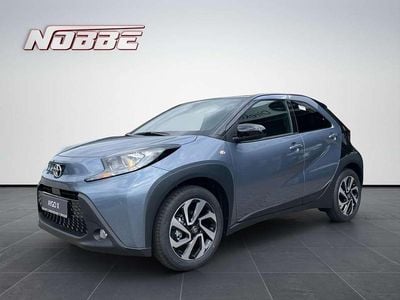 Neu Toyota Aygo X Team 72 PS (52 kW) 2026 Grau SUV