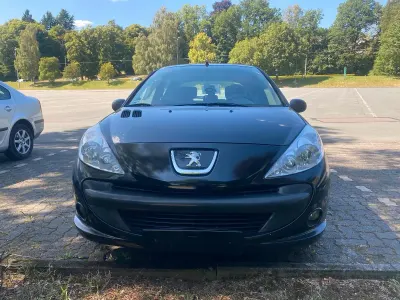 Gebraucht Peugeot 206+ Style 60 PS (44 kW) 2011 Schwarz Kleinwagen