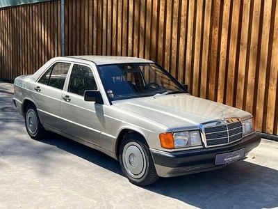 Usata Mercedes 190 118 CV (86 kW) 1989 Argento Berlina