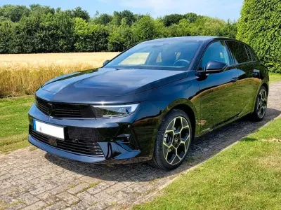 Gebraucht Opel Astra 131 PS (96 kW) 2025 Schwarz Kleinwagen