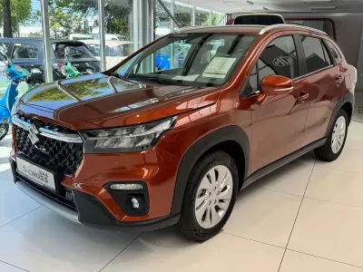 Gebraucht Suzuki SX4 S-Cross Comfort 102 PS (75 kW) 2025 Canyon brown pearl metallic SUV