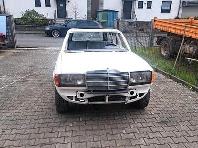 Second-hand Mercedes 240 72 CP (52 kW) 1983 Alb Break