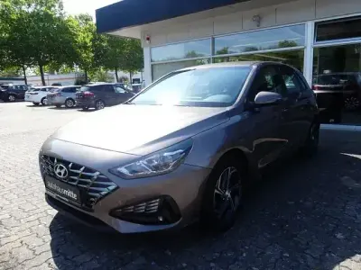 Gebraucht Hyundai i30 120 PS (88 kW) 2022 Grau Limousine
