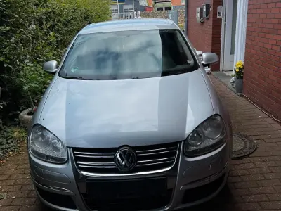 Gebraucht VW Jetta 105 PS (77 kW) 2006 Grau Limousine