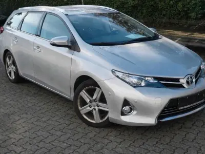 Gebraucht Toyota Auris Executive 124 PS (91 kW) 2015 Grau Limousine