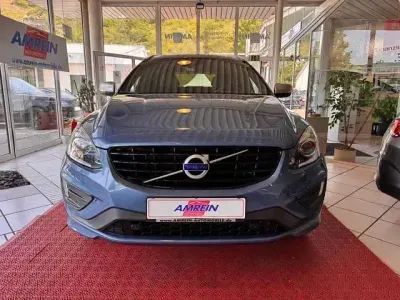 Gebraucht Volvo XC60 R-Design Momentum 190 PS (139 kW) 2017 Blau SUV
