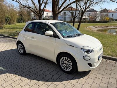 Second-hand Fiat 500e 69 kW (95 CP) 2023 Alb Berlinǎ