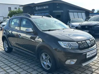 Gebraucht Dacia Sandero Stepway Ambiance 90 PS (66 kW) 2017 Schwarz Limousine