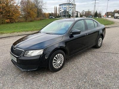 Schwarz Gebraucht 2015 Skoda Octavia Active Limousine | 4.000 € (Teuer)