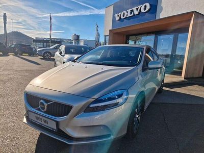 Gebraucht Volvo V40 Momentum 122 PS (89 kW) 2019 Braun Limousine