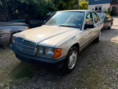 Gebraucht Mercedes 190 118 PS (86 kW) 1988 Gold Limousine
