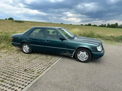 Gebraucht Mercedes 200 75 PS (55 kW) 1995 Grün Limousine