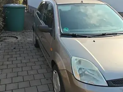 Używany Ford Fiesta 80 KM (58 kW) 2004 Szary Hatchback