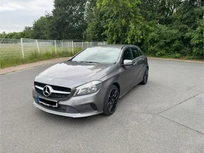 Gebraucht Mercedes A200 Urban 136 PS (100 kW) 2015 Grau Kleinwagen