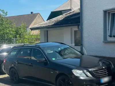 Gebraucht Mercedes E250 204 PS (150 kW) 2010 Schwarz Kombi