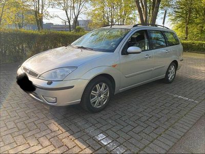 Usata Ford Focus Ghia 100 CV (73 kW) 2004 Argento Station wagon