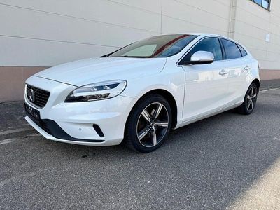 Usado Volvo V40 R-Design 120 HP (88 kW) 2019 Branco Sedan