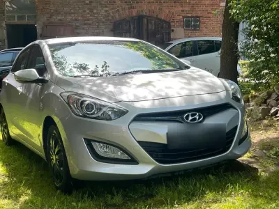 Gebraucht Hyundai i30 Trend 135 PS (99 kW) 2013 Grau Limousine