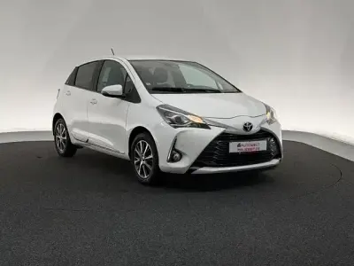 Gebraucht Toyota Yaris Team 112 PS (82 kW) 2019 Weiß Limousine