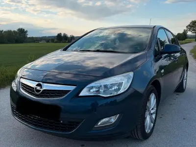 Occasion Opel Astra 140 ch (102 kW) 2012 Bleue Berline