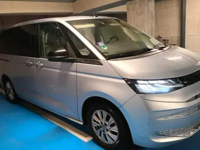Gebraucht VW Multivan 204 PS (150 kW) 2022 Silber Van / Kleinbus