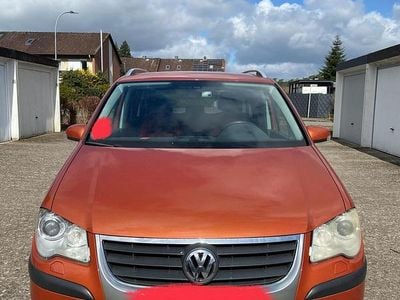 Second-hand VW Touran Cross 140 CP (102 kW) 2007 Portocaliu Monovolum