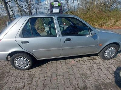Gebraucht Ford Fiesta Ghia 75 PS (55 kW) 1999 Silber Kleinwagen