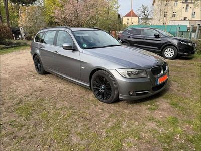 Gebraucht BMW 320 Lifestyle 184 PS (135 kW) 2012 Grau Kombi