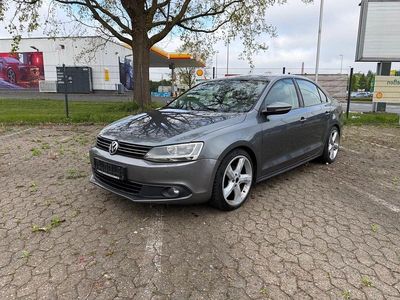 Second-hand VW Jetta Comfortline 105 CP (77 kW) 2011 Gri Berlinǎ