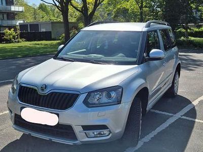 Second-hand Skoda Yeti Joy 125 CP (91 kW) 2016 Argintiu SUV