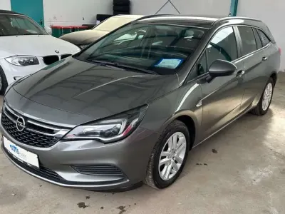 Gebraucht Opel Astra Edition 110 PS (80 kW) 2017 Grau Kombi