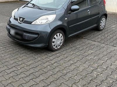 Gebraucht Peugeot 107 68 PS (50 kW) 2009 Kleinwagen
