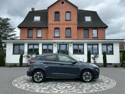 Gebraucht Hyundai Kona Trend 100 kW (136 PS) 2023 Blau SUV