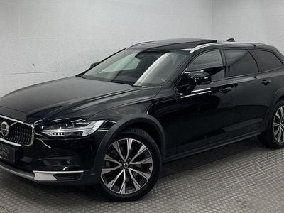 Second-hand Volvo V90 CC Plus 197 CP (144 kW) 2023 Negru Break