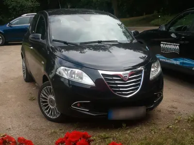 Gebraucht Lancia Ypsilon Gold 69 PS (50 kW) 2013 Schwarz Kleinwagen