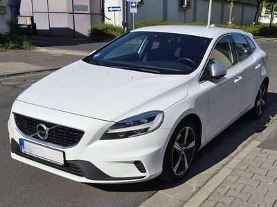 Usado Volvo V40 R-Design 152 HP (111 kW) 2019 Branco Sedan