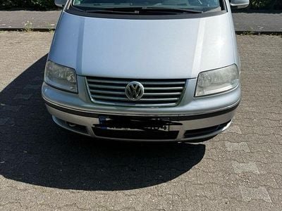 Silber Gebraucht 2005 VW Sharan Van / Kleinbus | 3.549 € (Fairer Preis)