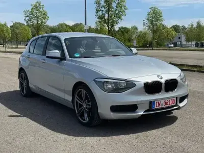 Gebraucht BMW 116 Advantage 116 PS (85 kW) 2014 Glaciersilber Kleinwagen