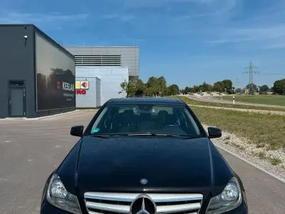 Gebraucht Mercedes C200 183 PS (134 kW) 2012 Schwarz Limousine