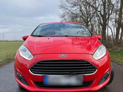 Usata Ford Fiesta 101 CV (74 kW) 2015 Rosso Utilitaria
